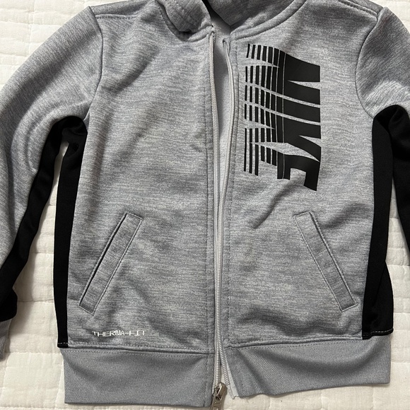 Gently worn (USED)- Toddler’s Nike jacket - Picture 2 of 11